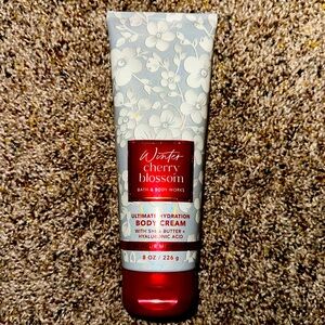 Bath and bodyworks.
Winter cherry blossom.
Never used.